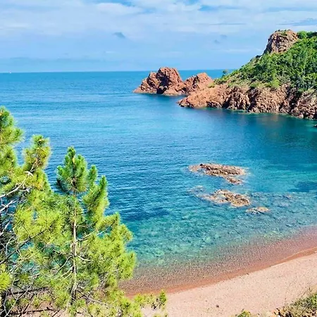 Appartement Le Trayas Raphael Superbe 3 Pièces Vue Mer Jardin Privatif Jacuzzi 6 Personnes *